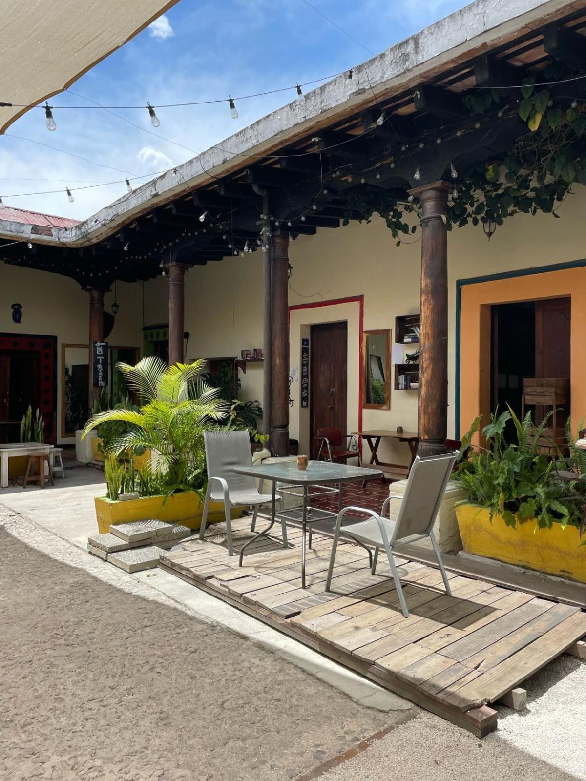 Volko Party Hostel Antigua Exterior photo